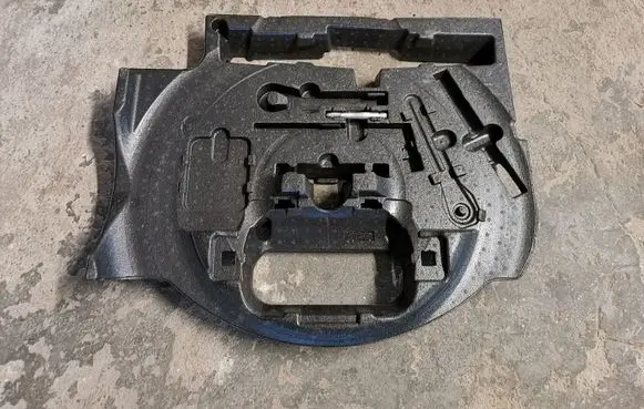 Mercedes-Benz GLE (W166 - C292) Other trunk/boot trim element A1668990600