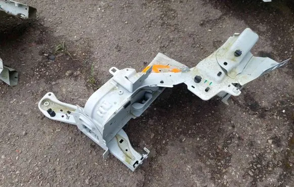 Peugeot 208 I Front side member 