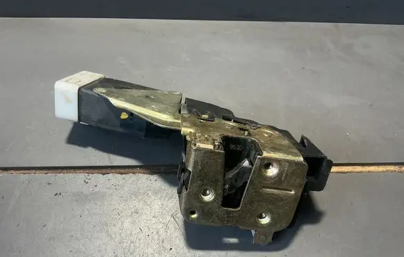 Mitsubishi Space Star Front door lock 