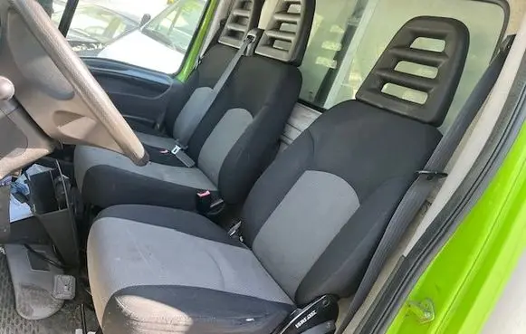 Iveco Daily 35.8 - 9 Other seats 