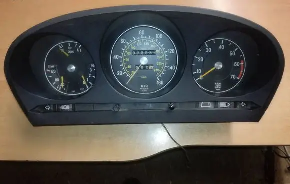 Mercedes-Benz SL R107 Speedometer (instrument cluster) 1075423701