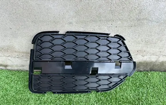 Audi Q3 8U Front bumper lower grill 8U0807152F