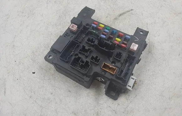 Mitsubishi Lancer X Fuse module L8637002A