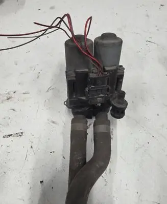 Mercedes-Benz E W210 Coolant heater control valve 0018307884