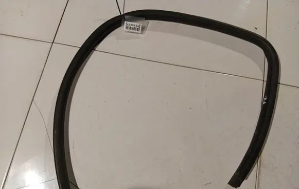 Suzuki Swift I Rubber seal front coupe door 