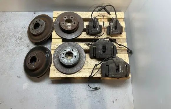 BMW 5 E60 E61 Brake discs and calipers set 