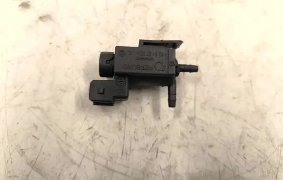 Volvo V70 Turbo solenoid valve 72224010 30611668 04T343