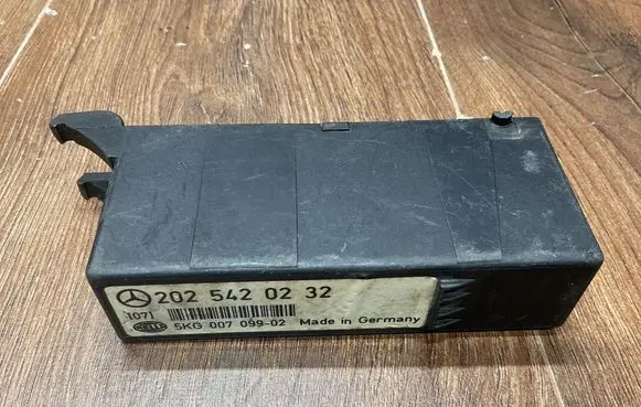 Mercedes-Benz C W202 Other control units/modules 2025420232