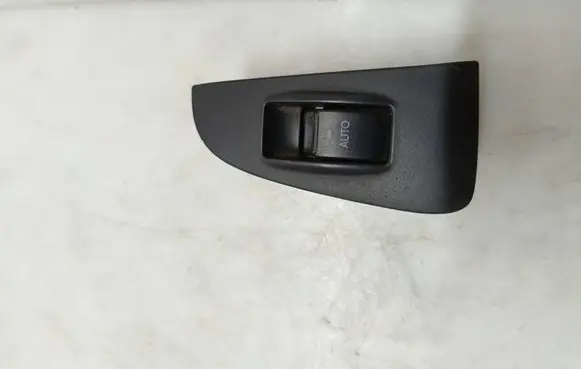 Toyota Avensis T250 Electric window control switch 7427105020
