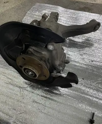 Audi A8 S8 D4 4H Rear wheel hub spindle/knuckle 