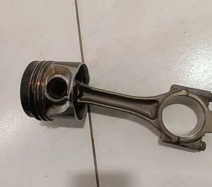 Volkswagen Caddy Piston with connecting rod 03la