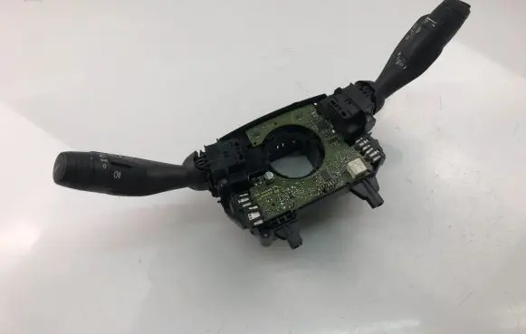 Volvo S90, V90 Indicator stalk 31674102