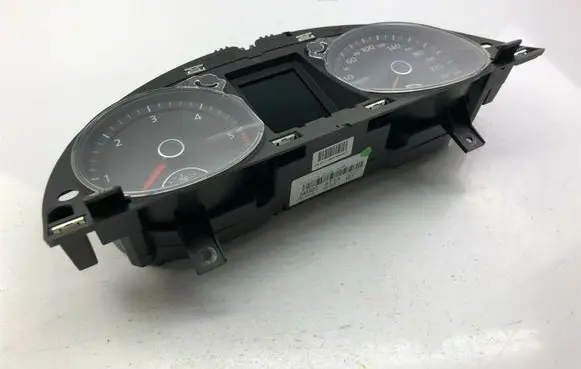 Volkswagen PASSAT CC Speedometer (instrument cluster) 3AA920871A G1377
