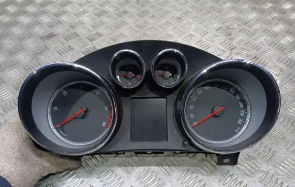 Opel Insignia A Speedometer (instrument cluster)