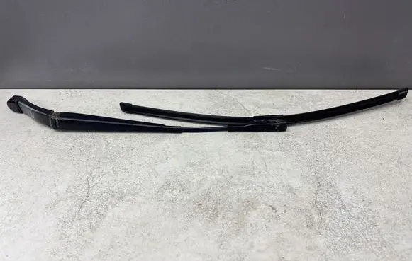 Volvo XC90 Front wiper blade arm 30753817
