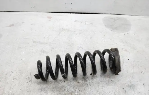 Mercedes-Benz C W205 Rear coil spring
