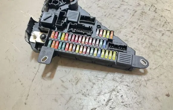 BMW 6 E63 E64 Fuse module 9138830 518956057