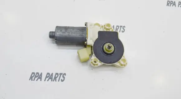 Mercedes-Benz E W211 Front door window regulator motor A2118202942 12319740