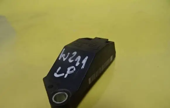 Mercedes-Benz E W211 Airbag deployment crash/impact sensor A0018209326