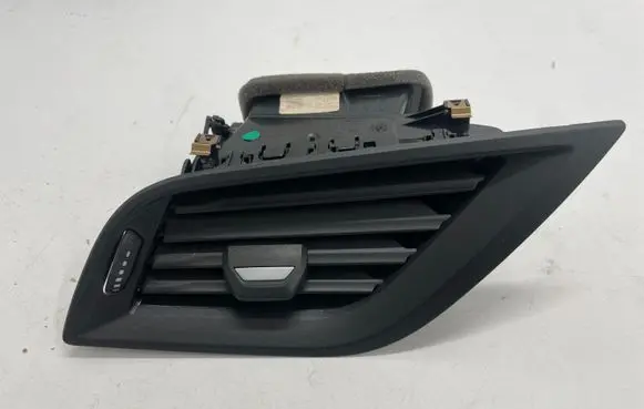 BMW 1 F40 Dashboard side air vent grill/cover trim 6823191