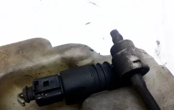 Audi A3 S3 8L Windscreen/windshield washer pump