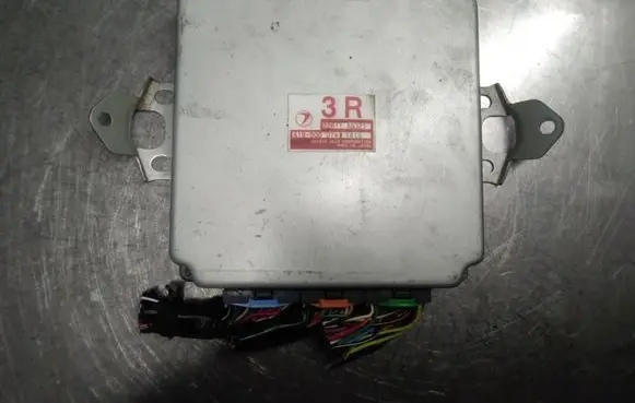 Subaru Forester SF Engine control unit/module 22611AG321 A18000D7W