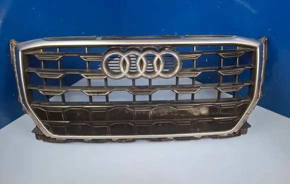 Audi Q2 - Front bumper upper radiator grill 81A853651H