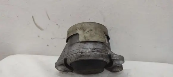 Mercedes-Benz GLC C253 Engine mount bracket A2052407800