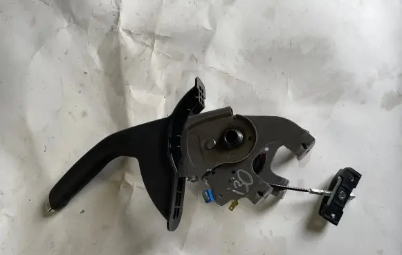 Hyundai i30 Handbrake/parking brake lever assembly