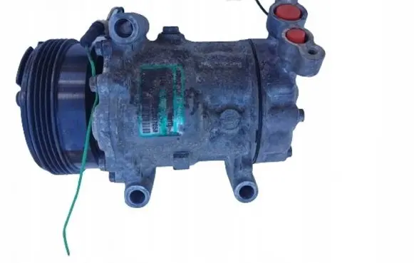 Renault Clio I Air conditioning (A/C) compressor (pump) 8200037058