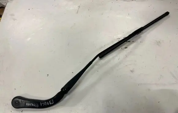 BMW 3 E90 E91 Front wiper blade arm 7253397