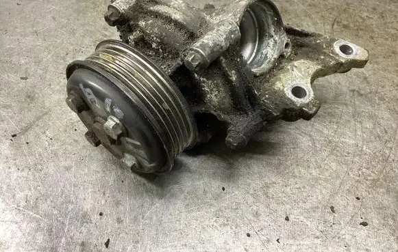 Mercedes-Benz A W169 Water pump A6402010001