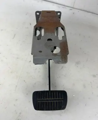 Subaru Impreza III Brake pedal 709153P 7091551