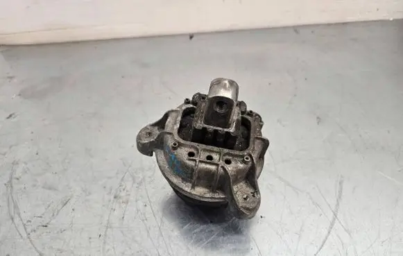 BMW 5 F10 F11 Engine mount bracket 6780263