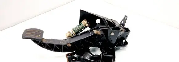 Volvo V70 Clutch pedal 31202190