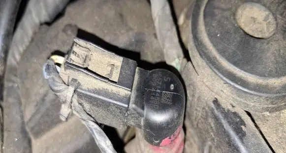 Ford Mondeo Mk III Fuel injector 9657144580