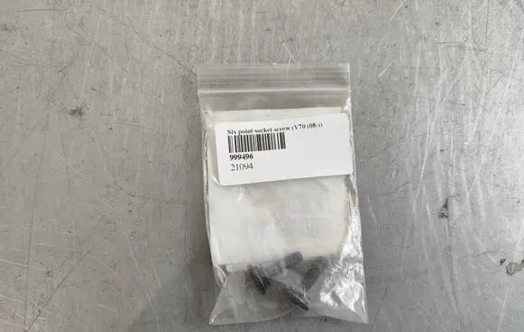 Volvo V70 Nuts/bolts 999496 999483