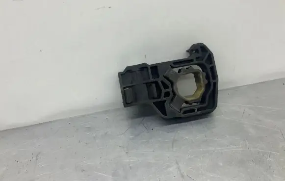 BMW 5 F10 F11 Radiator mount bracket 7575248