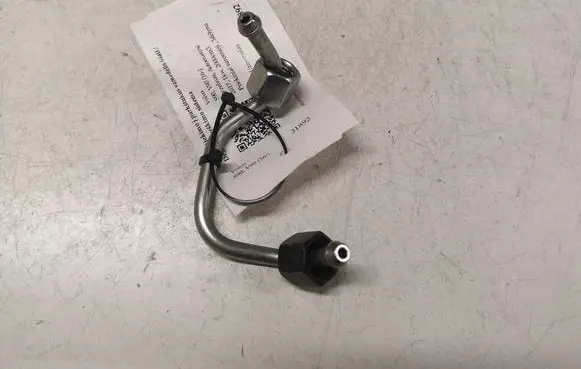 Volvo S90, V90 Fuel injector supply line/pipe 31303505 170209