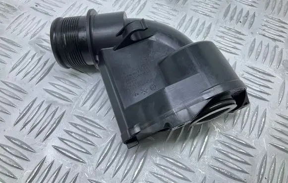 Audi A4 S4 B9 Turbo air intake inlet pipe/hose 04L131111N