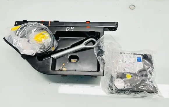 Mercedes-Benz B W246 W242 Tool set A2468900188