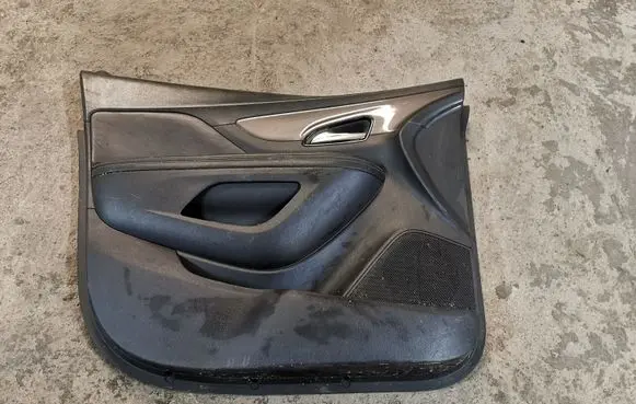 Buick Encore I Front door card panel trim 42541184