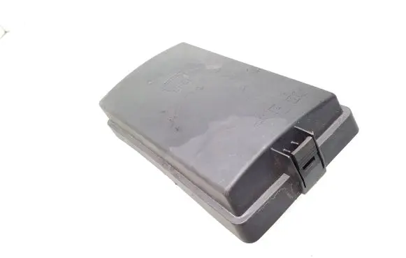 Volkswagen PASSAT B8 Fuse box cover 5Q0937132B