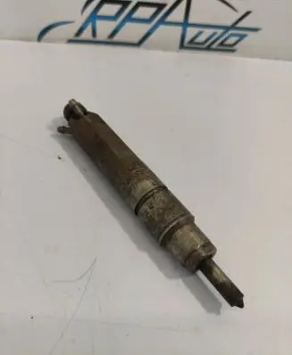 Volkswagen Golf IV Fuel injector 028130201T
