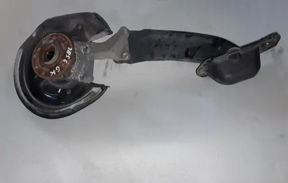 Rear wheel hub