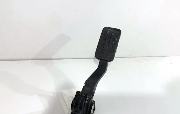 Honda CR-V Accelerator throttle pedal 
