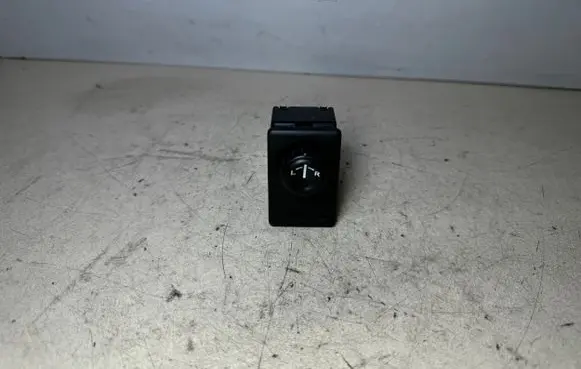 Nissan Almera Tino Wing mirror switch