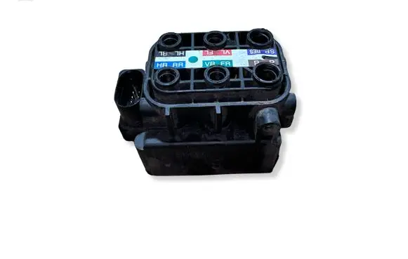Audi A8 S8 D4 4H Air suspension valve block 4H0616013