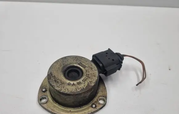 Mercedes-Benz C W203 Camshaft vanos timing valve A1110510077 1110510077