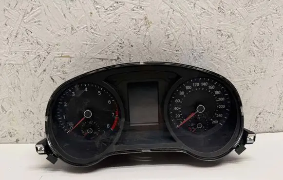 Volkswagen Jetta VI Speedometer (instrument cluster) 5C6920975D